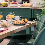 Logis Restaurant L'abri Hotel 3*