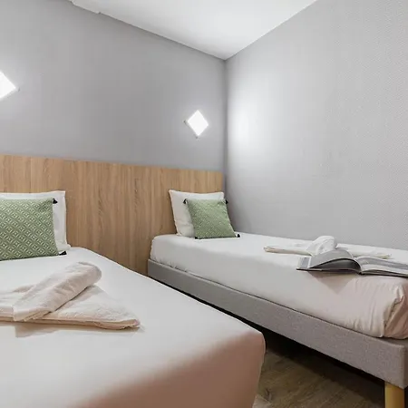 Hotell Logis Restaurant L'abri Blavozy