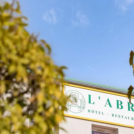 Logis Restaurant L'abri 호텔 2*