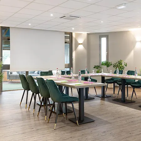 Logis Restaurant L'abri 호텔 2*