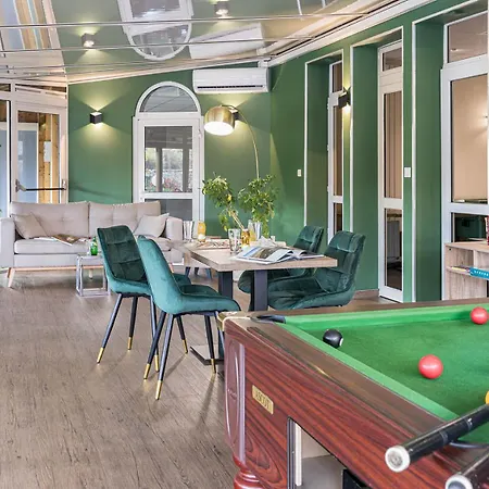 Logis Restaurant L'abri Отель