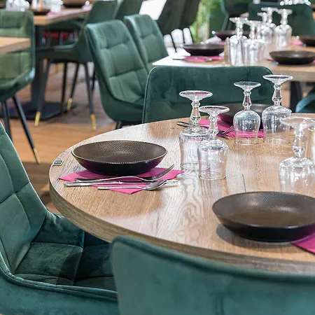 Hotell Logis Restaurant L'abri Blavozy