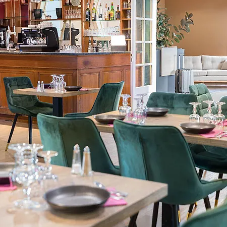 Logis Restaurant L'abri מלון
