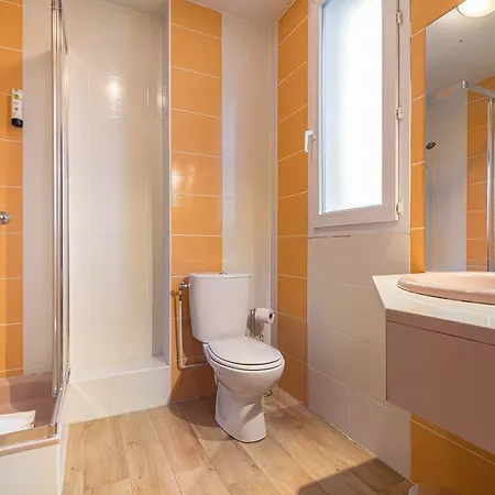 Hotell Logis Restaurant L'abri Blavozy