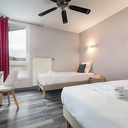 Hotell Logis Restaurant L'abri Blavozy