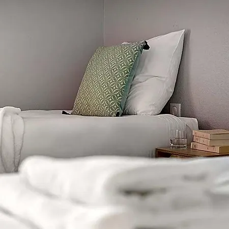 Hotel L'abri 3*