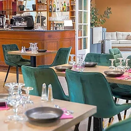 Hotel L'abri 3*