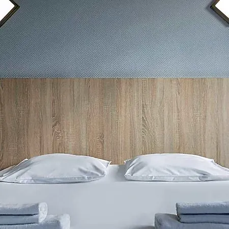 Hotel L'abri 3*