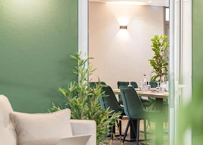 Отель Logis Restaurant L'abri Blavozy