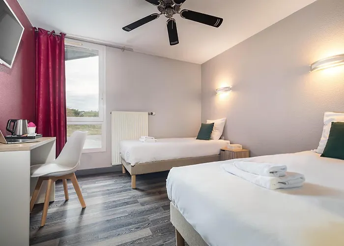 Отель Logis Restaurant L'abri Blavozy