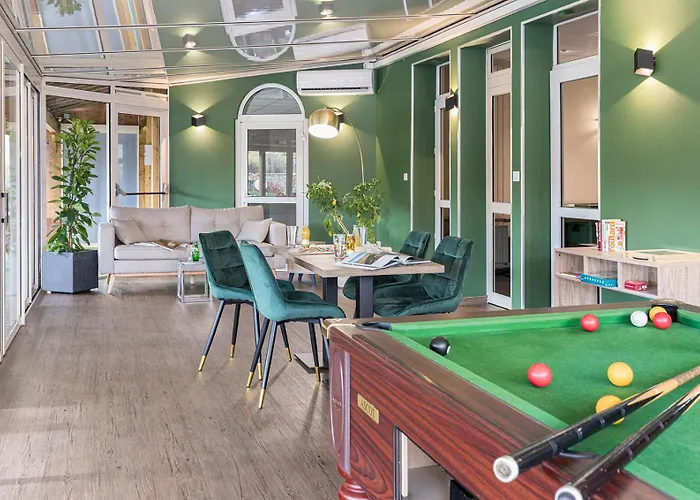 Logis Restaurant L'abri Отель