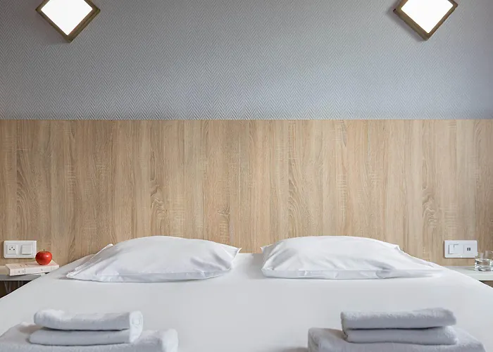 Logis Restaurant L'abri Отель Blavozy